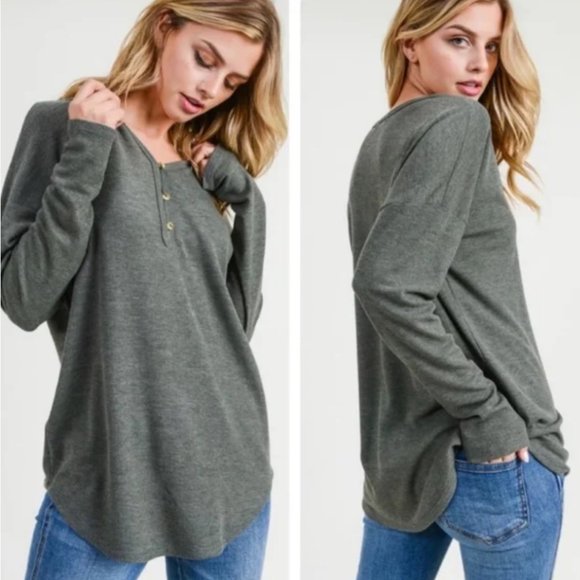 Tops - ✨ Anything But Basic 🌟Charcoal V-neck button down